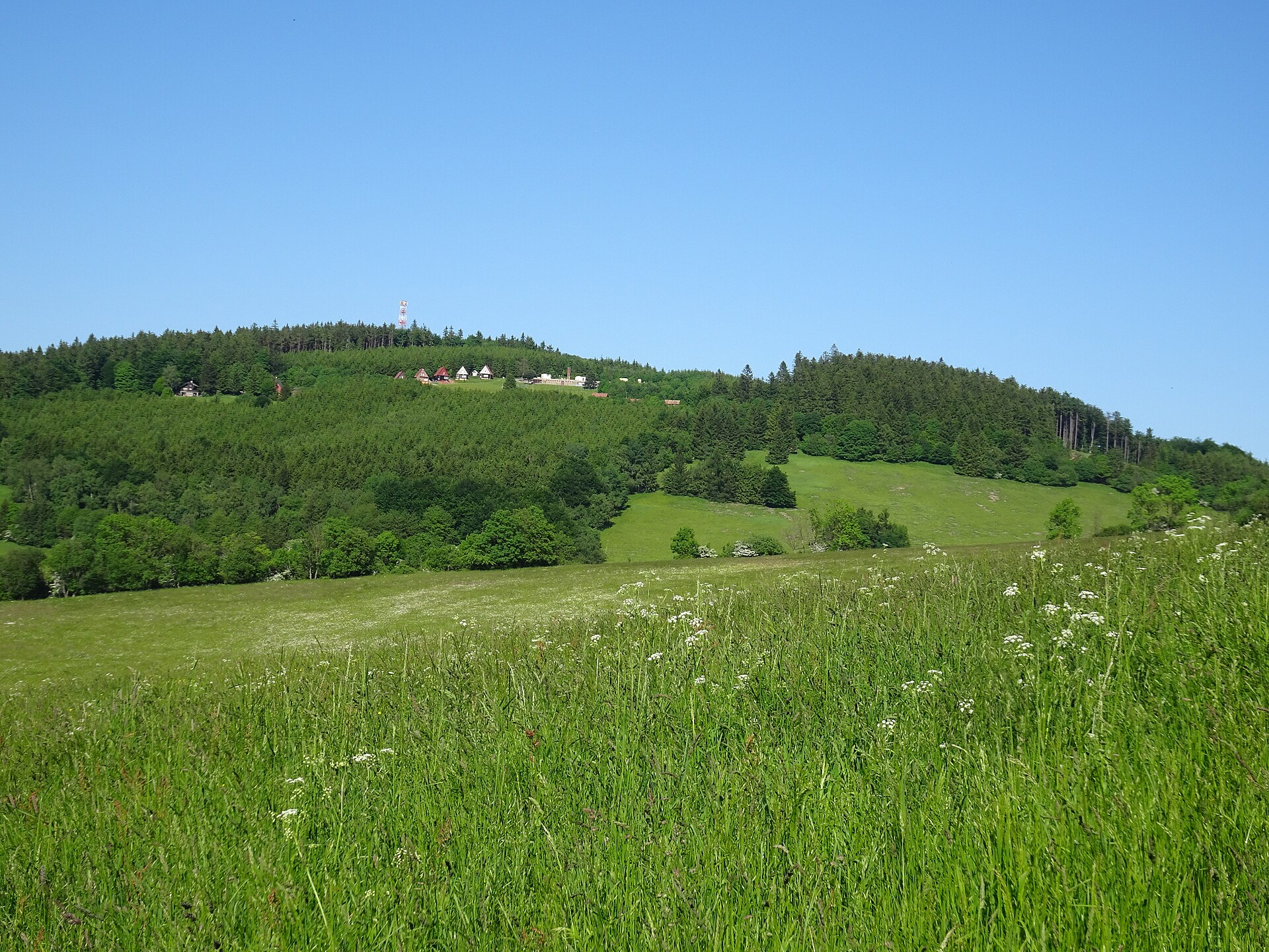 Mikulčin vrch - Lopata — Alpine village in Czechia