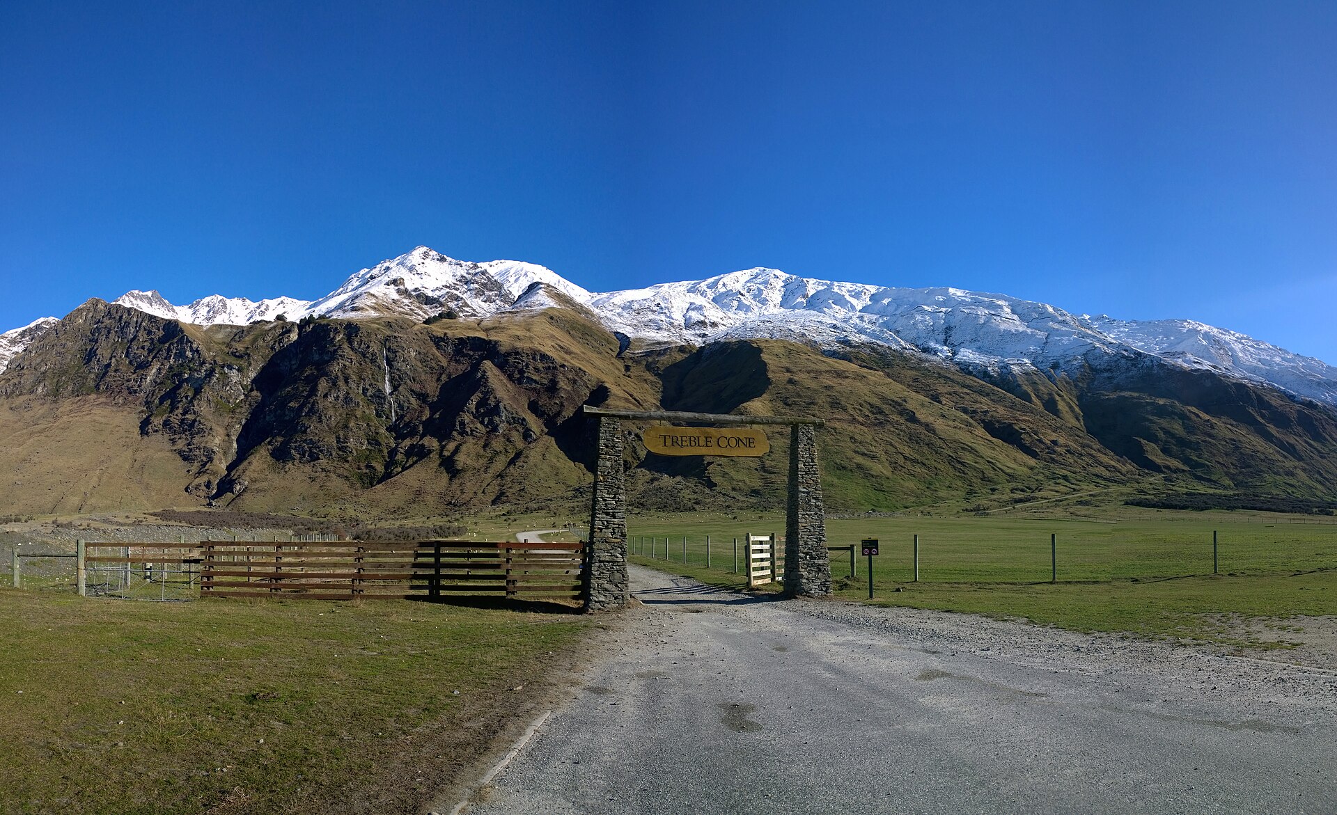 Treble Cone Ski Area — Alpine village in New Zealand