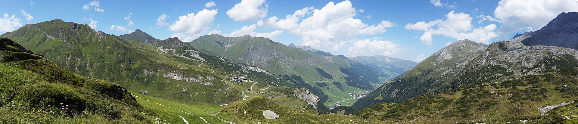 Hintertuxer Gletscher — Alpine village in Austria