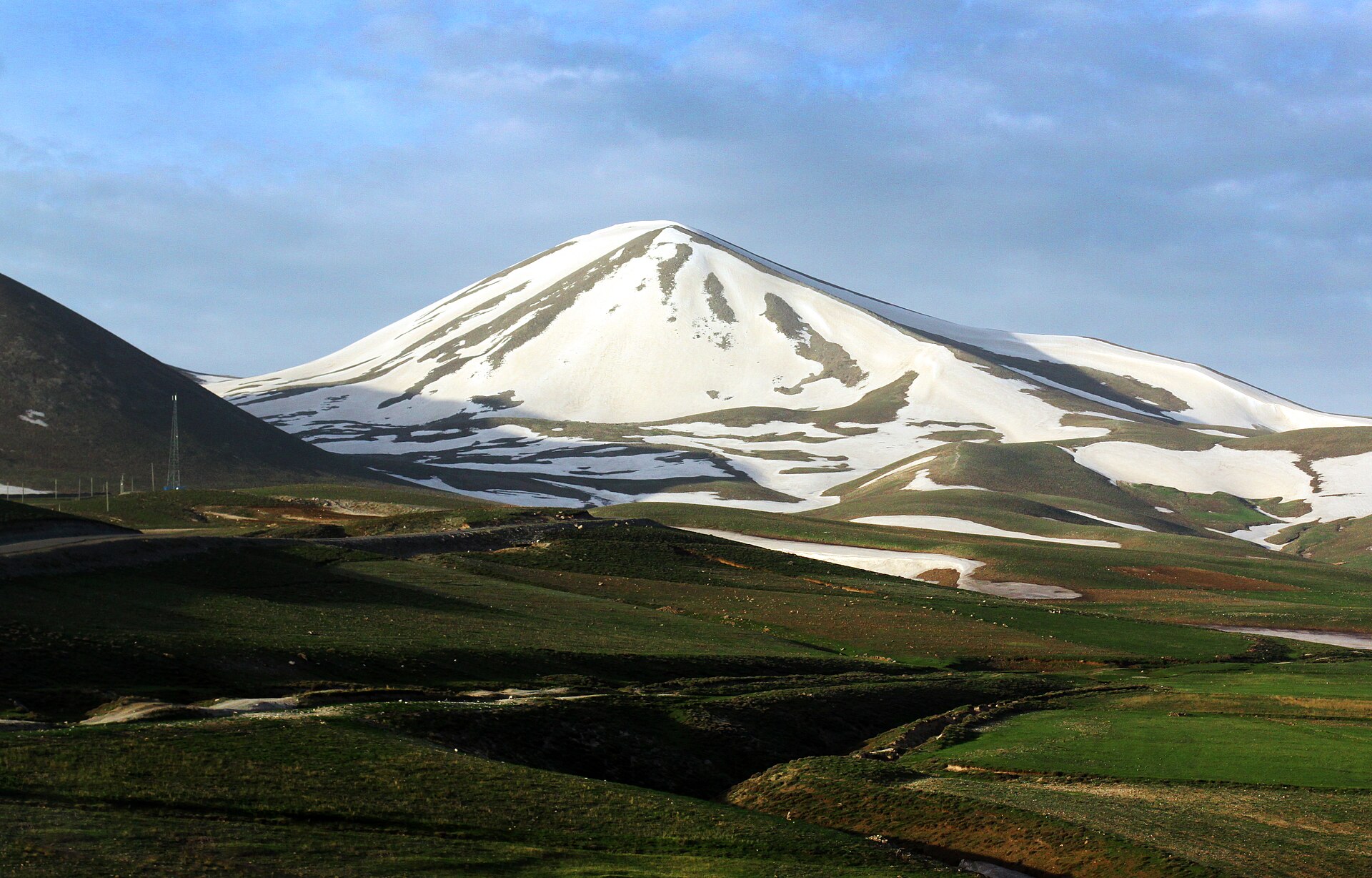 پیست اسکی سهند, Sahand Ski Resort, mountain village in Iran