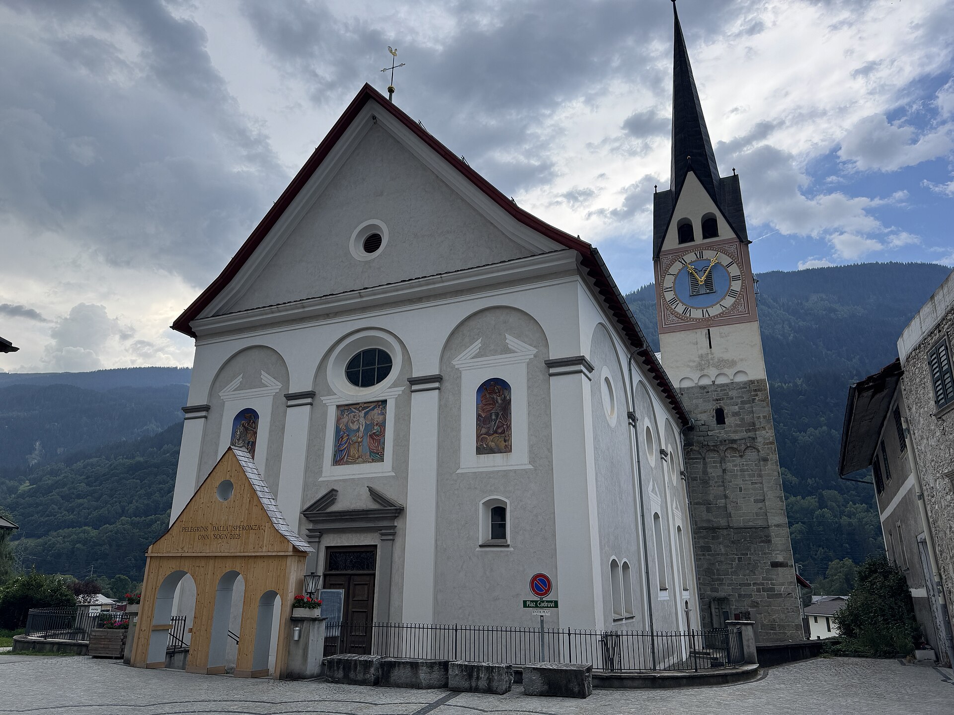 Péra – Trun — Alpine village in Switzerland