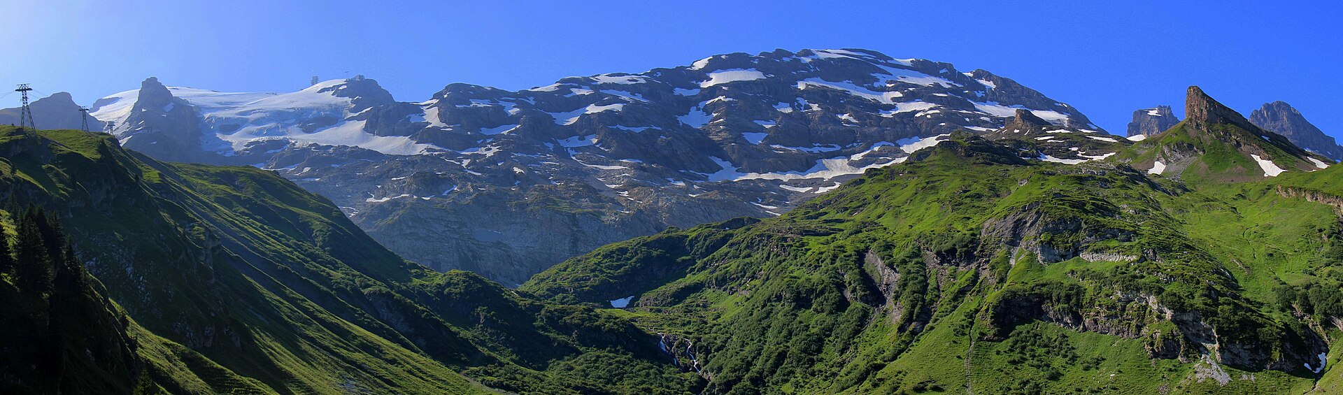Skipisten Titlis Bergbahnen — Alpine village in Switzerland