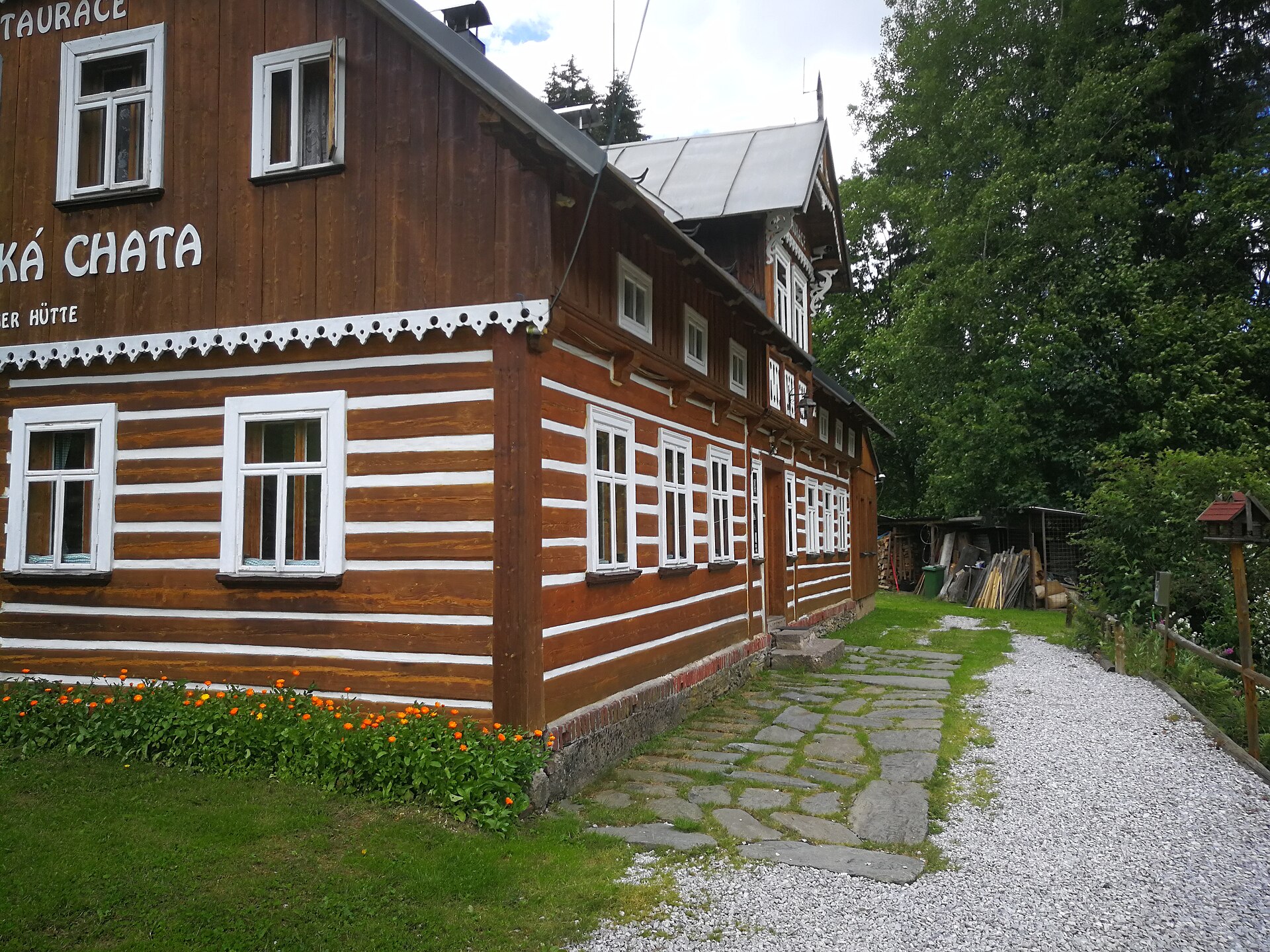 vlek Kladenka — Alpine village in Czechia