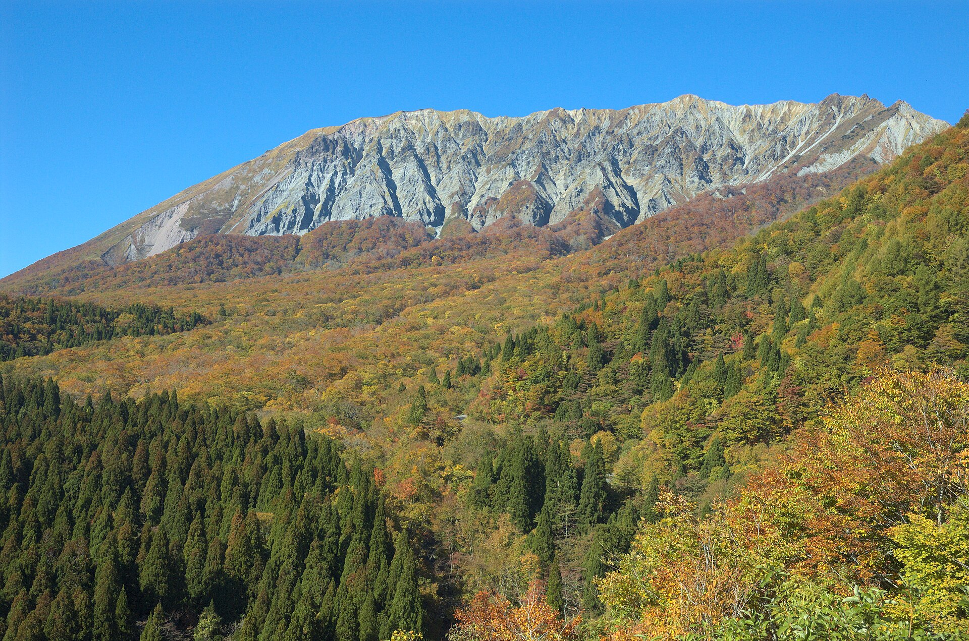 Kagamiganaru Ski Area, mountain village in Japan