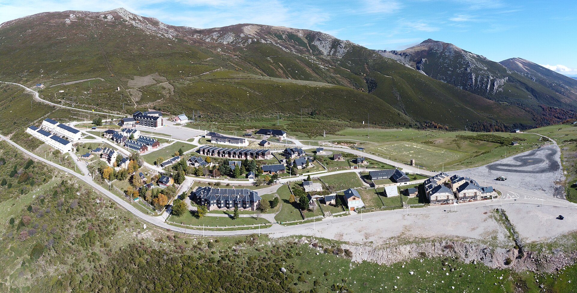 Estación de Esquí y Montaña Alto Campoo, mountain village in Spain