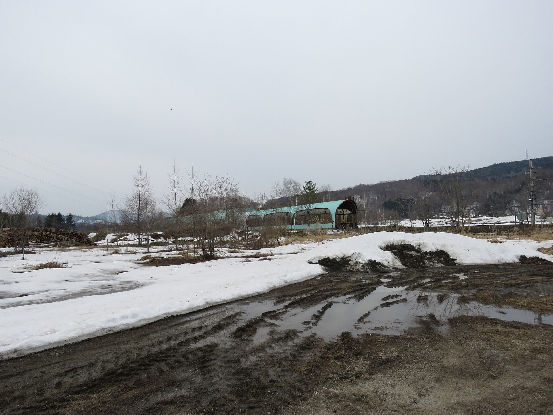 Kokusetsu Shimukappu Central (国設占冠中央スキー場), mountain village in Japan