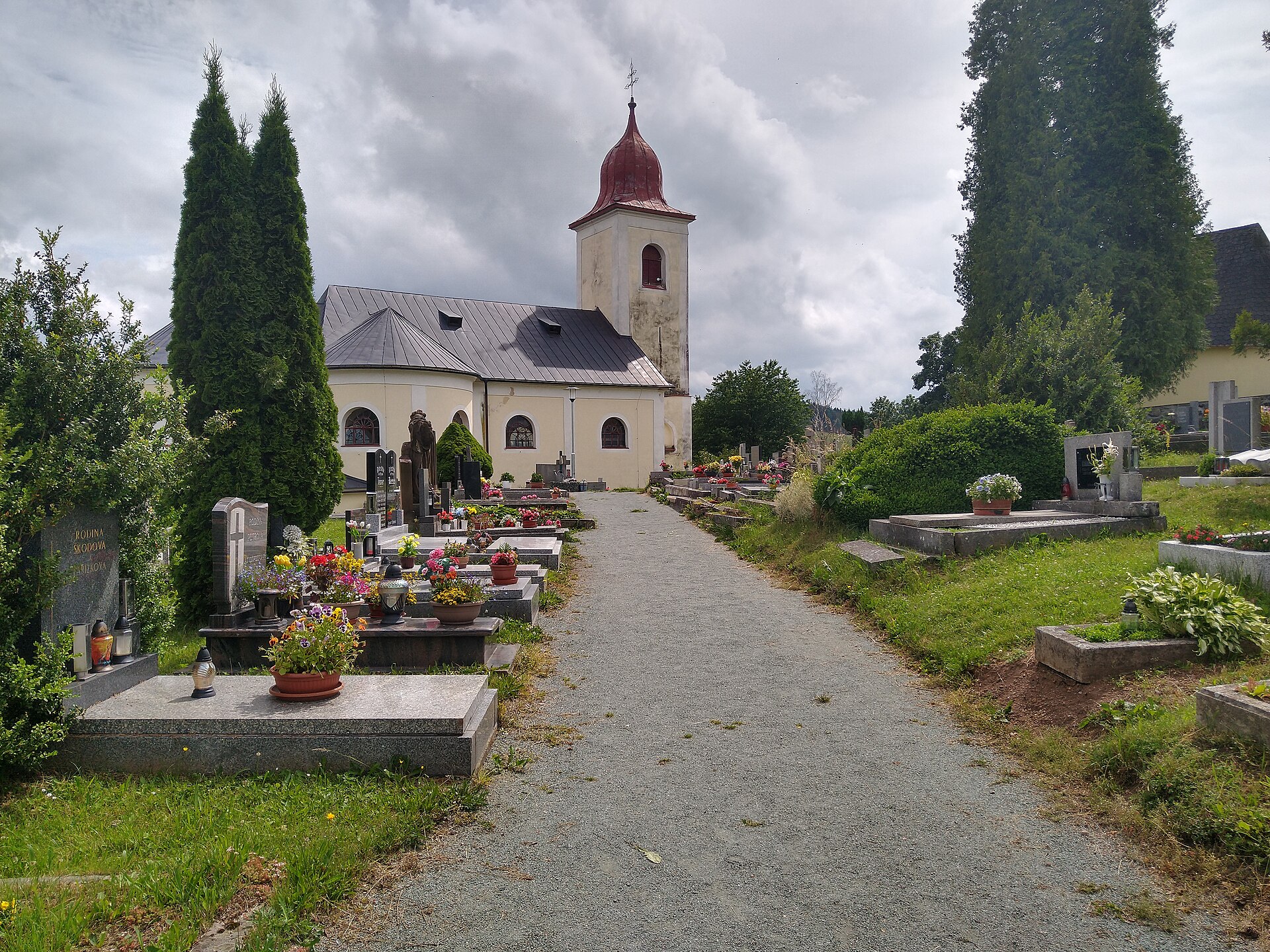 Skiareál Olešnice v Orlických horách — Alpine village in Czechia