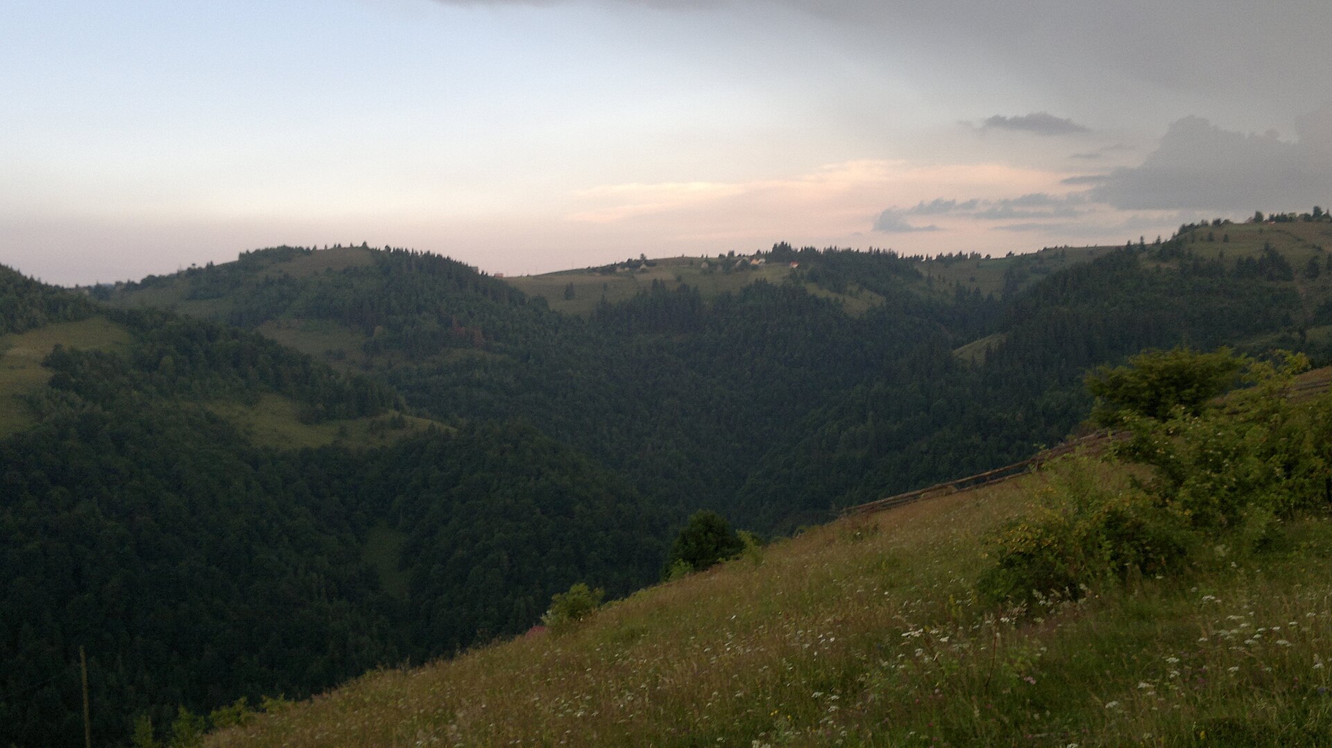 Pârtiile Mărișel, mountain village in Romania