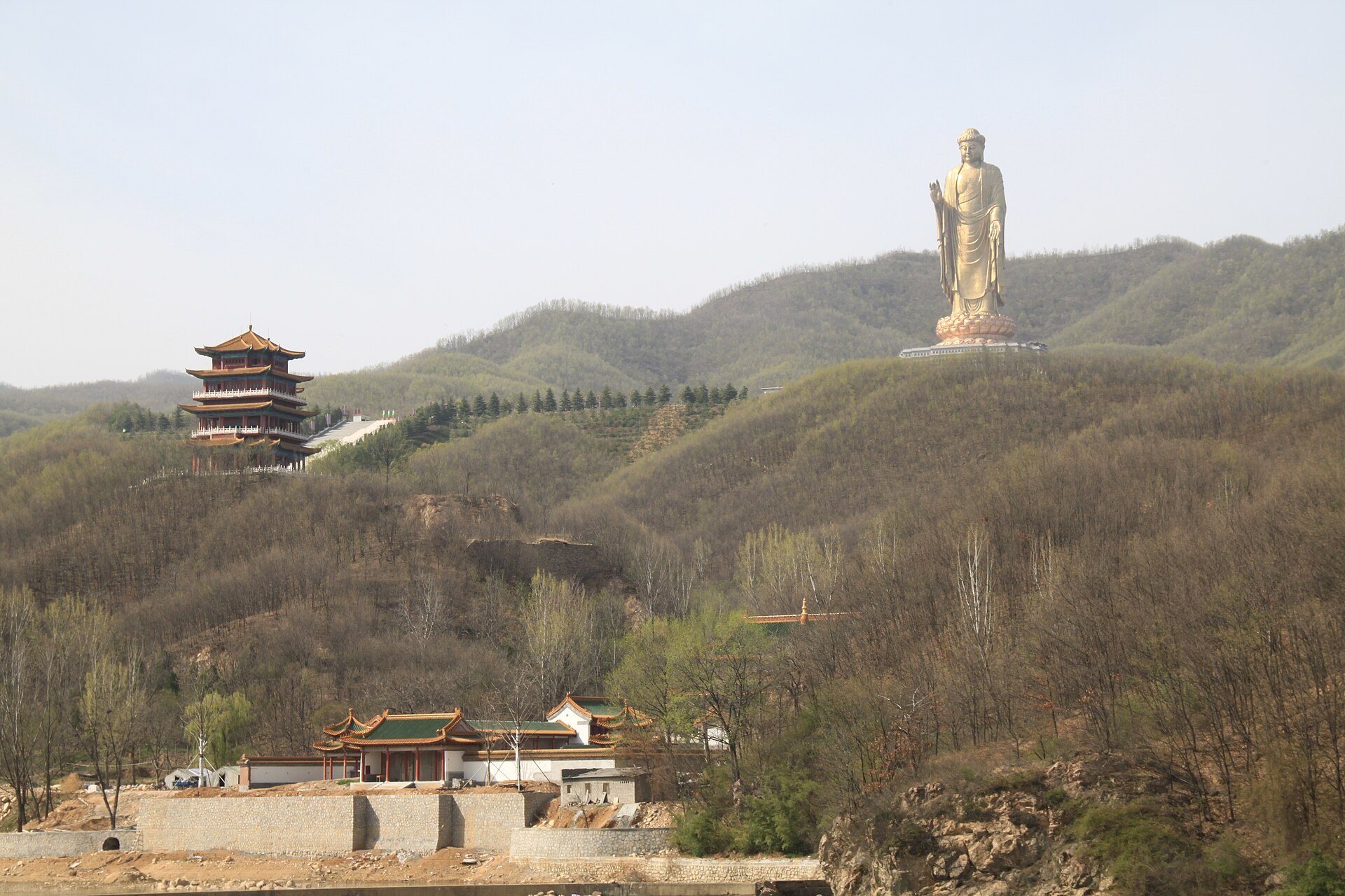 南召猿人山滑雪场, mountain village in China