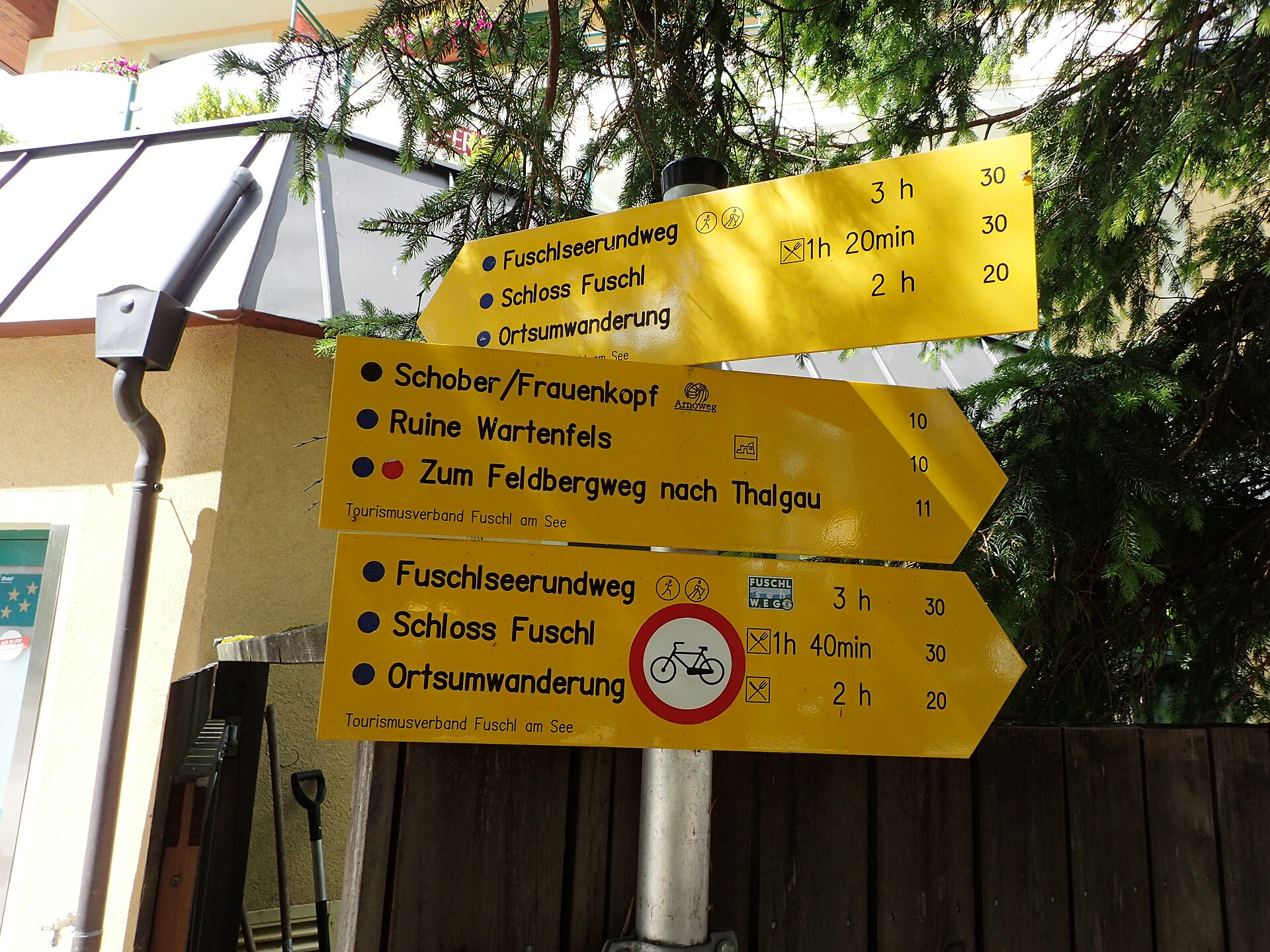 Waldhof Winterwelt – Fuschl am See — Alpine village in Austria