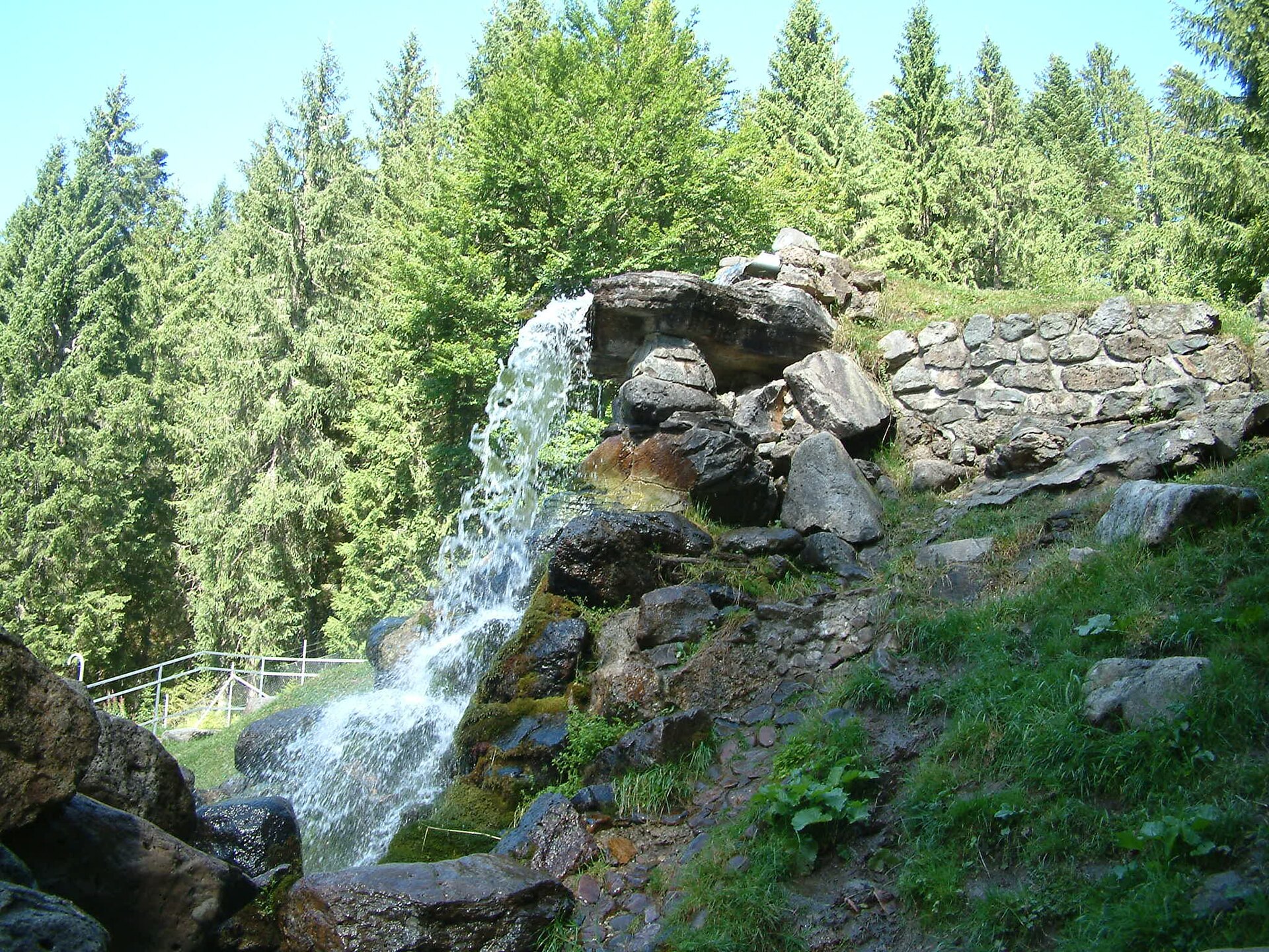 Izvorul Minunilor, mountain village in Romania