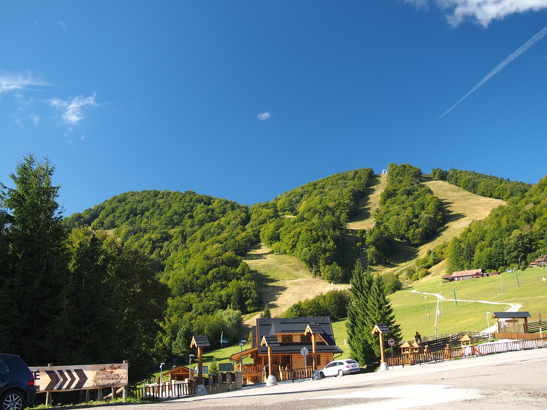 Skiarena Fačkovské sedlo — Alpine village in Slovakia