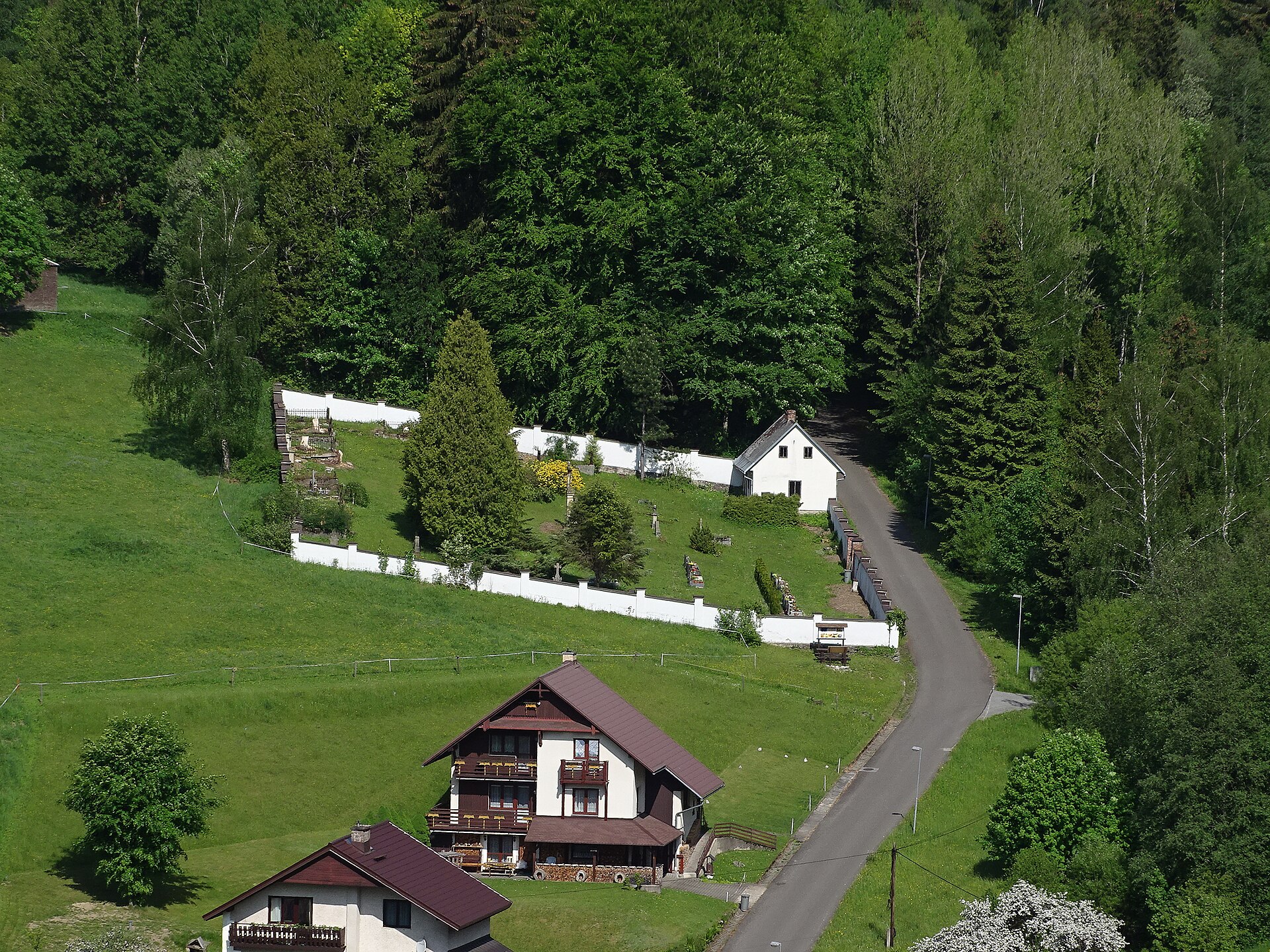 Ski areál Dolní Dvůr — Alpine village in Czechia