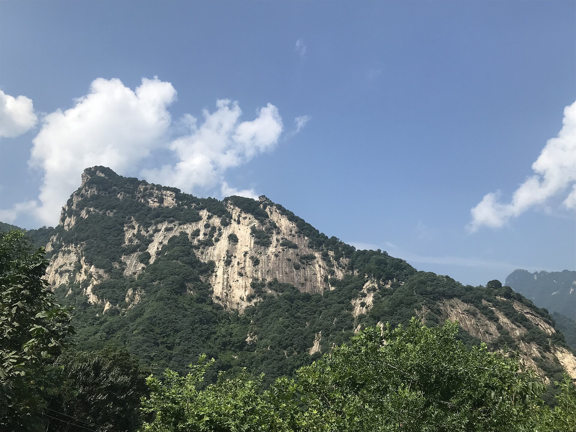 翠华山滑雪场, mountain village in China