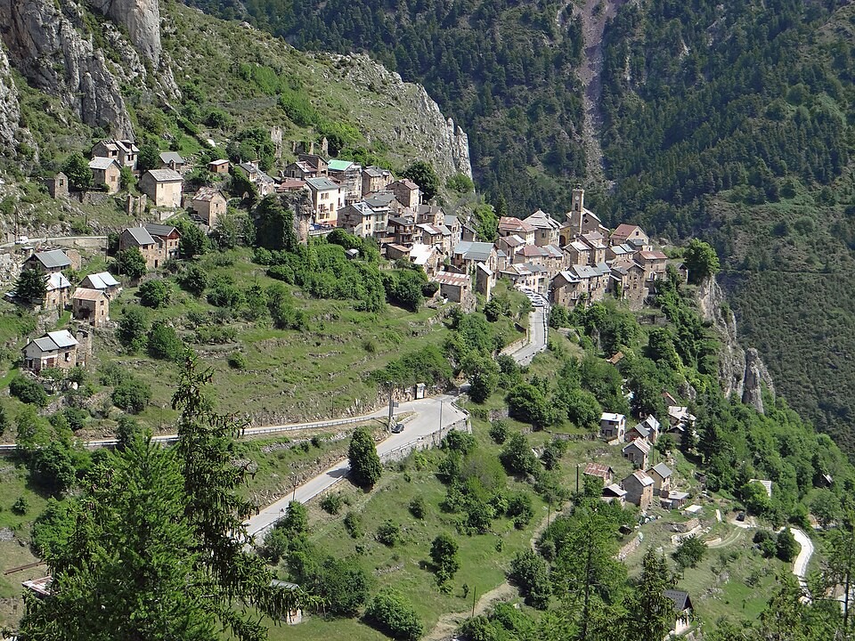 Roubion les Buisses — Alpine village in France