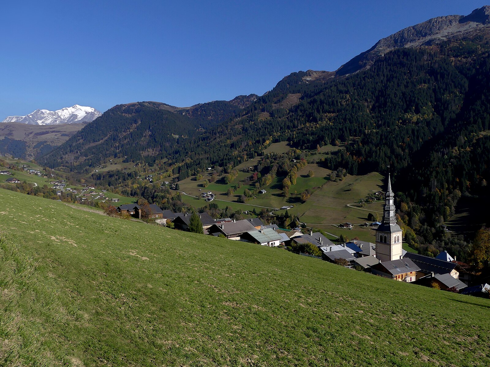 Hauteluce — Alpine village in France