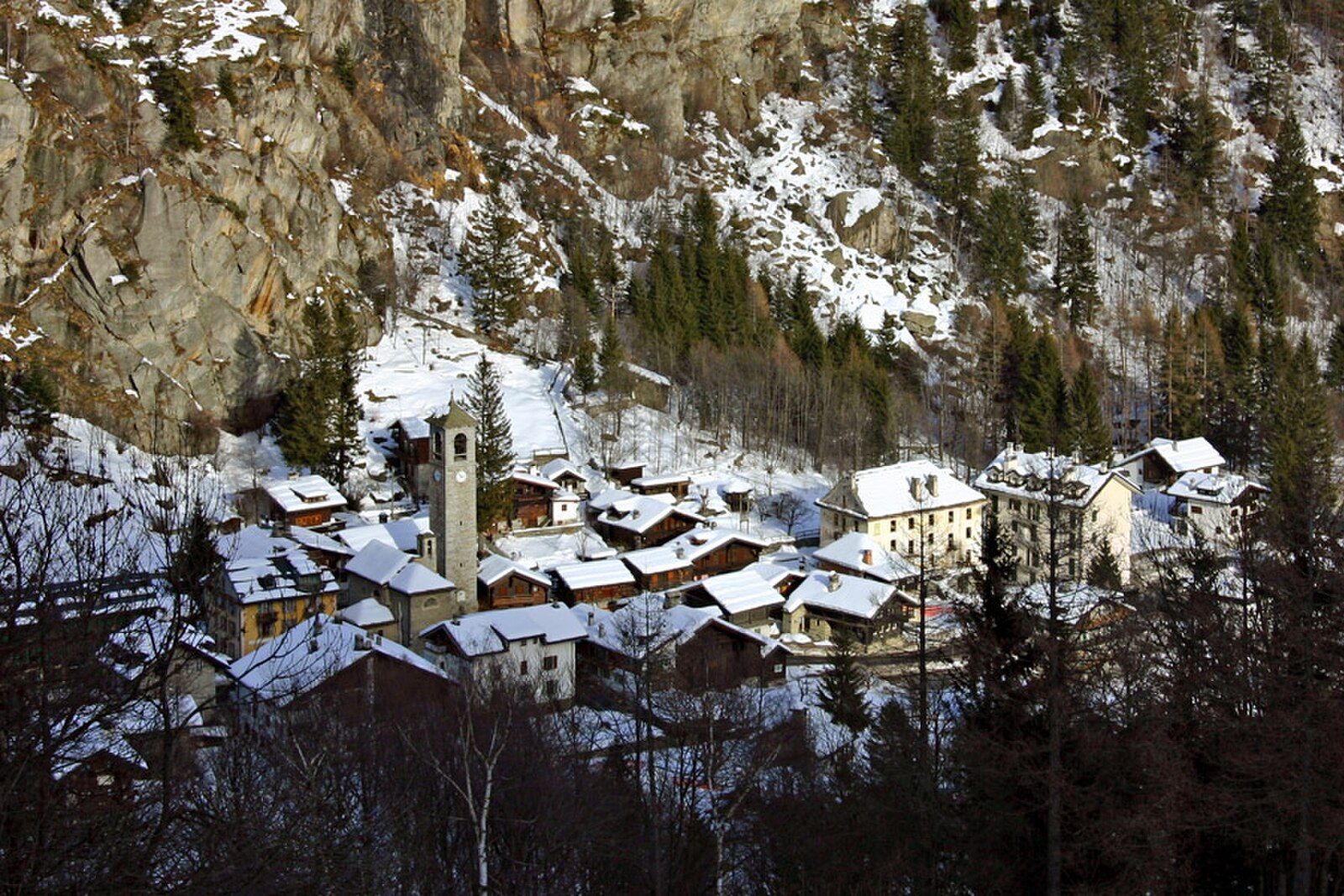 Macugnaga — Alpine village in Italy