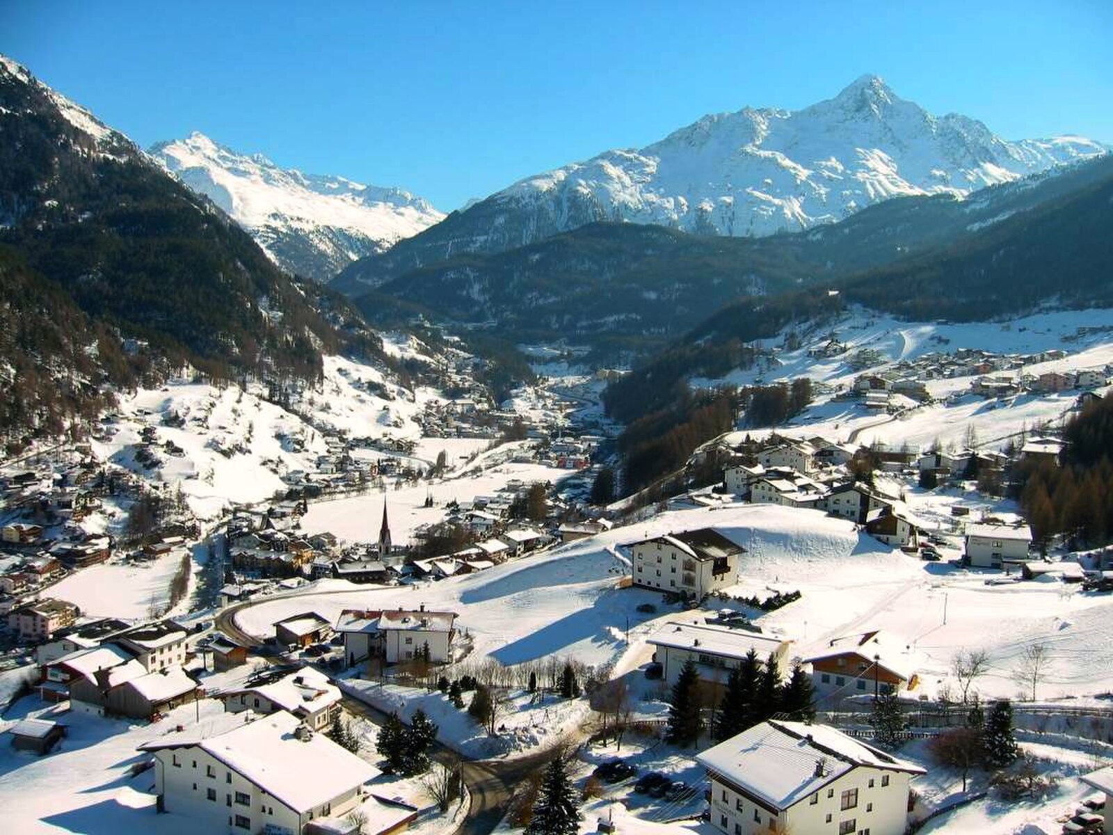 Sölden (Soelden - Solden) — Alpine village in Austria