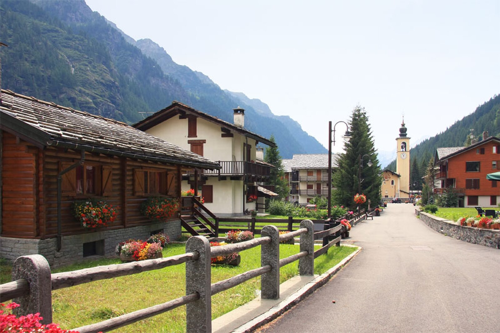 Gressoney-La-Trinité — Alpine village in Italy