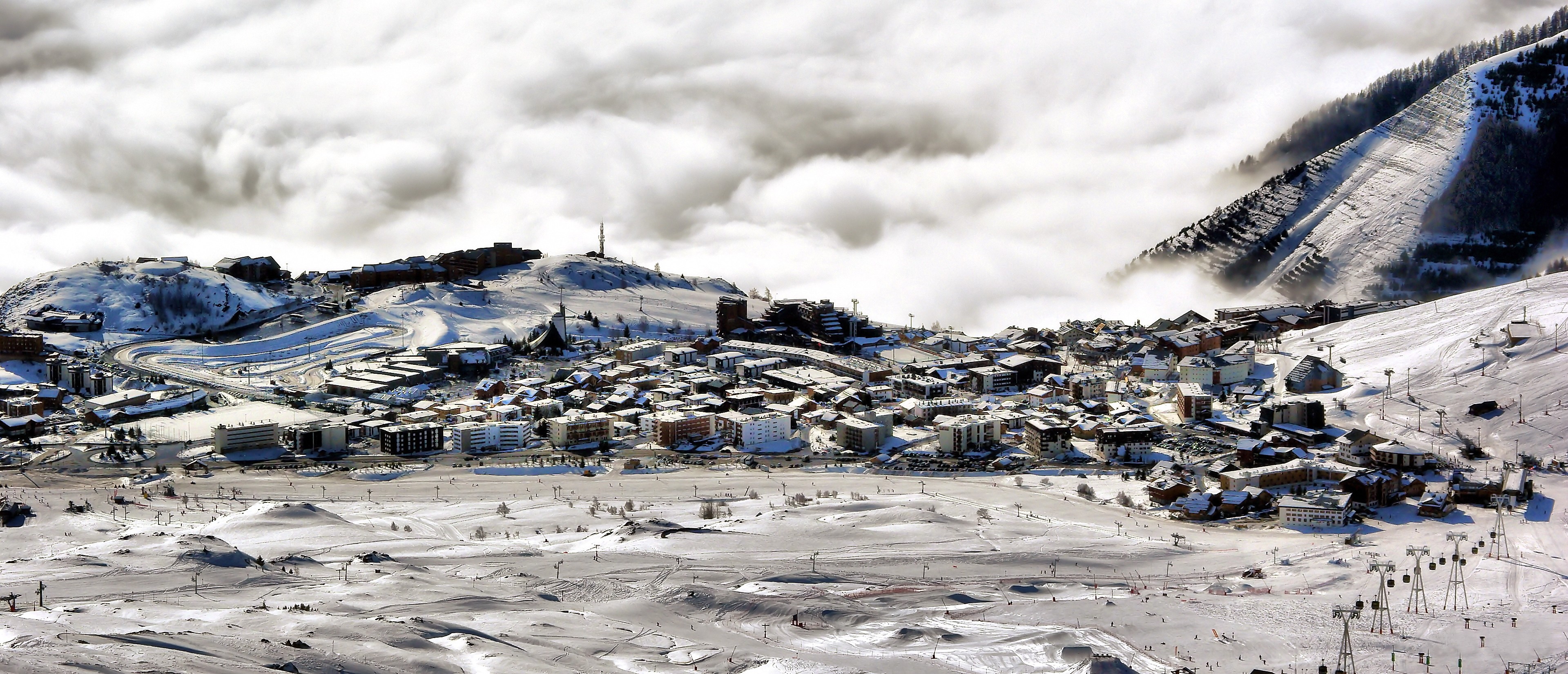 Alpe d'Huez — Alpine village in France
