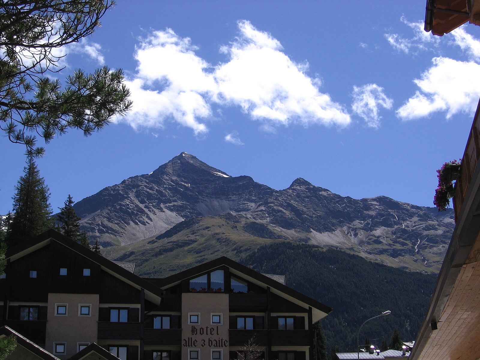 Santa Caterina Valfurva — Alpine village in Italy