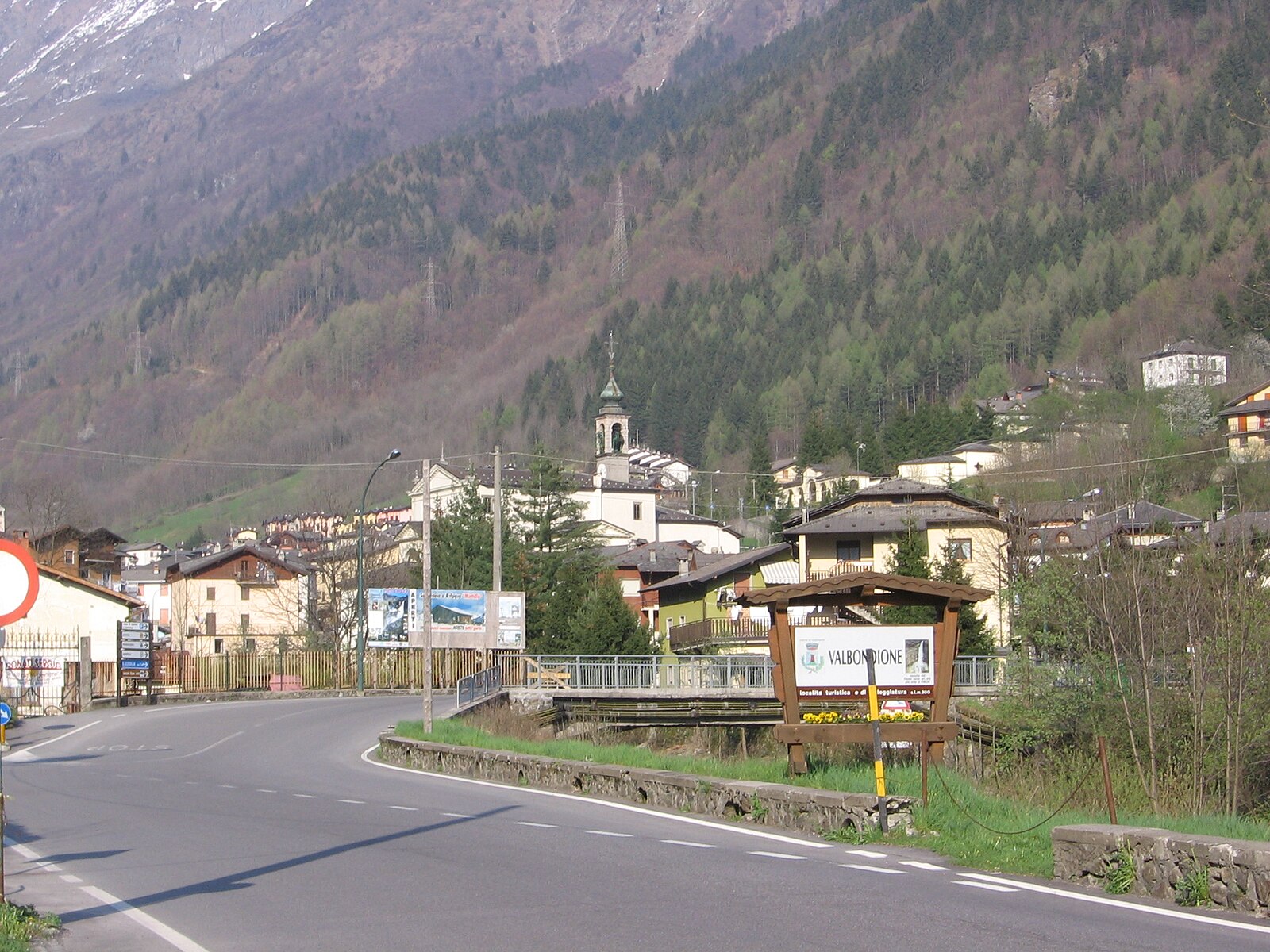 Lizzola — Alpine village in Italy