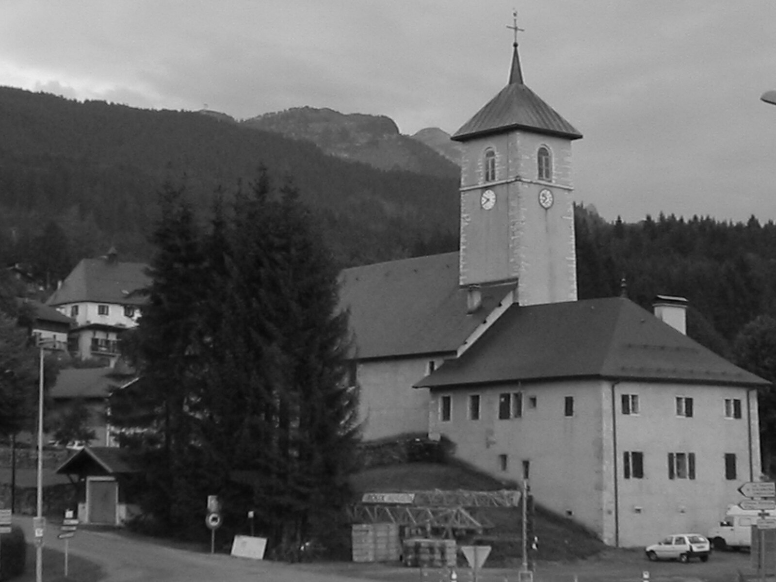 Les Carroz — Alpine village in France