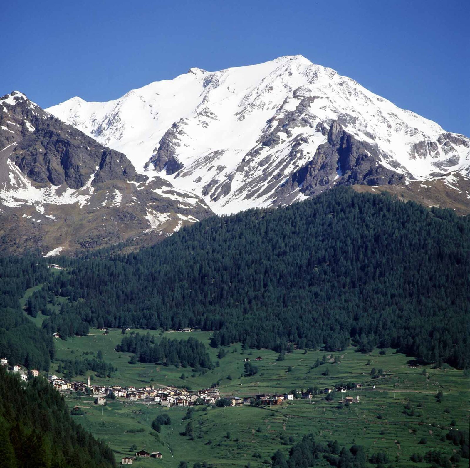 Peio Fonti (Pejo) — Alpine village in Italy