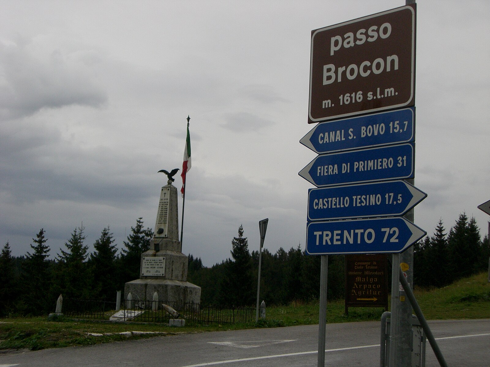 Passo Brocon – Castello Tesino — Alpine village in Italy