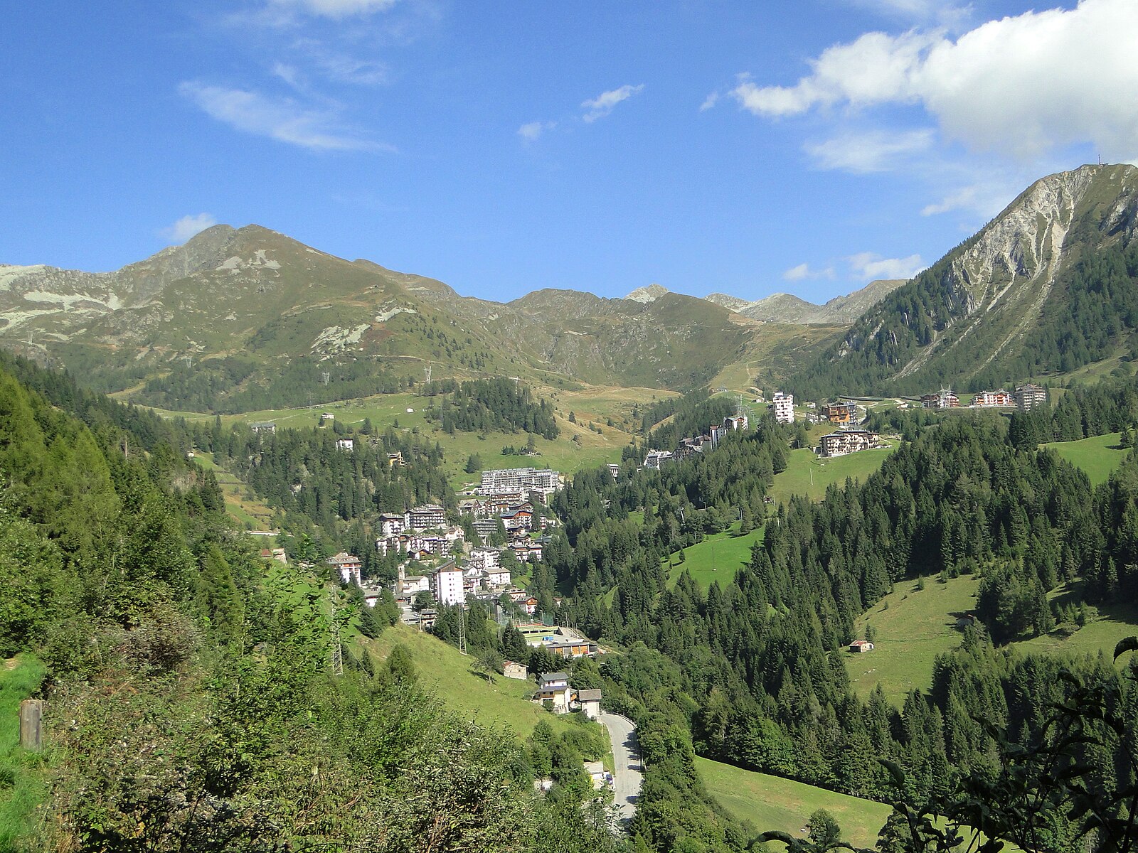 Foppolo/​Carona (Brembo Ski) — Alpine village in Italy